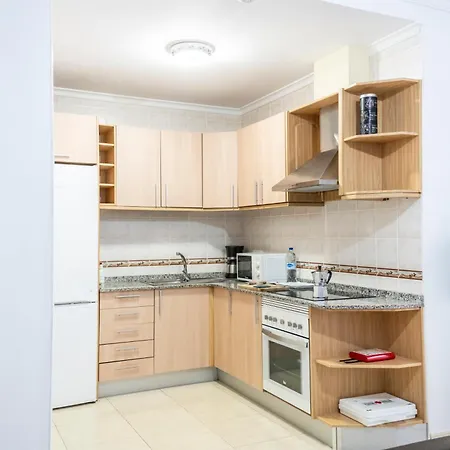 Yesenia Vv Airport Apartment *