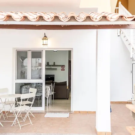 Yesenia Vv Airport Apartment *